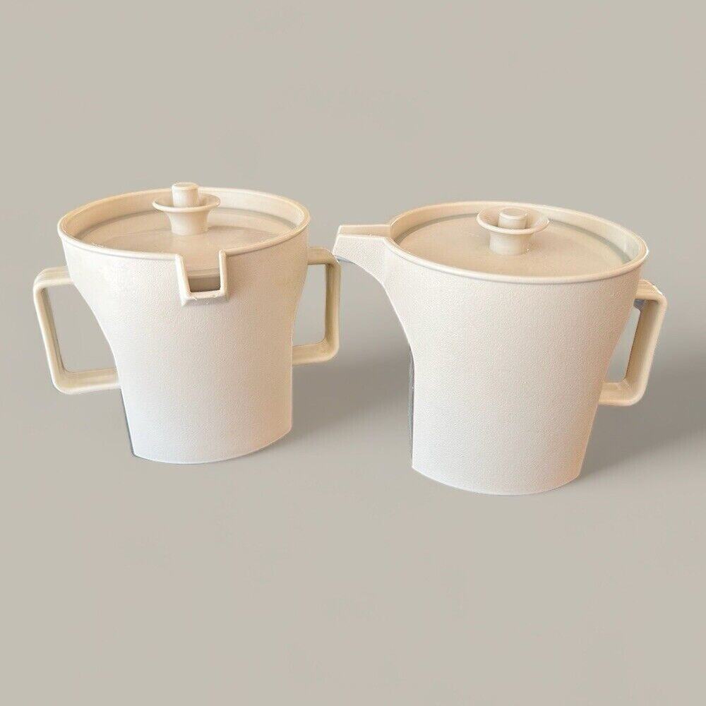 Tupperware Creamer and Sugar 1414-8 and 1415-2 with Push Button suction Lids EUC